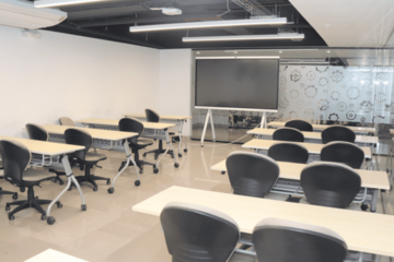 Beneficios de alquilar un salón de capacitación completamente equipado en Panamá
